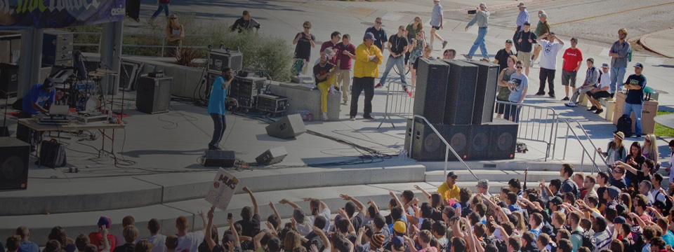 students enjoy live music in the uu plaza